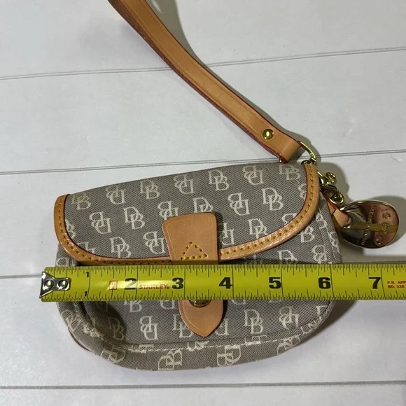 Dooney & Bourke classic Monogram canvas small wristlet wallet bag EUC - Picture 9 of 10